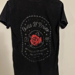 Guns N' Roses Black Tee with Red Rose Graphic